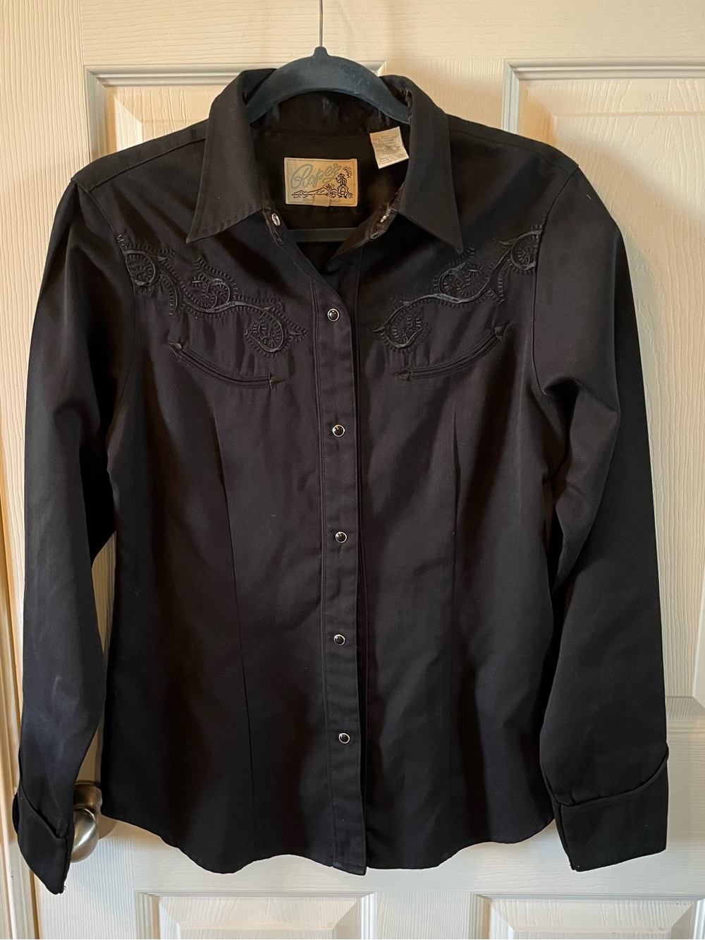 Roper Women’s Black Tonal Embroidered Western Pearl Snap Shirt, Medium